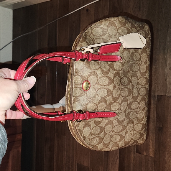 Coach - Picture 8 of 8